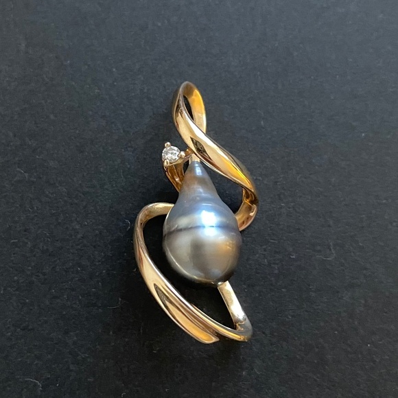 Vintage Solid 14K Yellow Gold Pearl & Diamond Charm Pendant - Picture 2 of 7